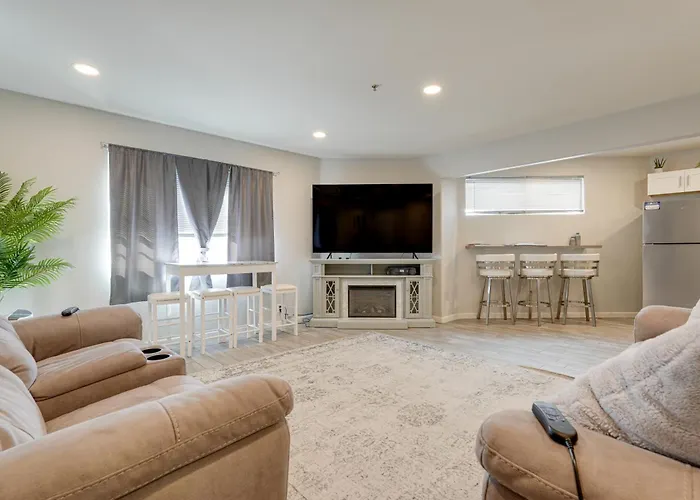2 Mi To Old Town Scottsdale: Sleek Apartment Scottsdale