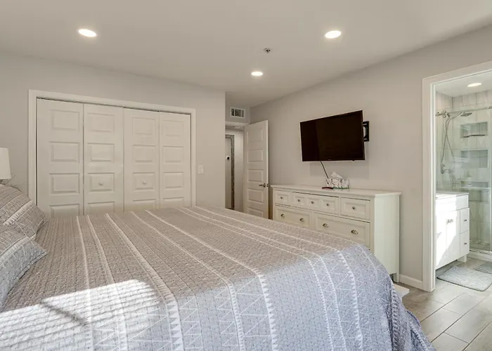 Apartment 2 Mi To Old Town Scottsdale: Sleek