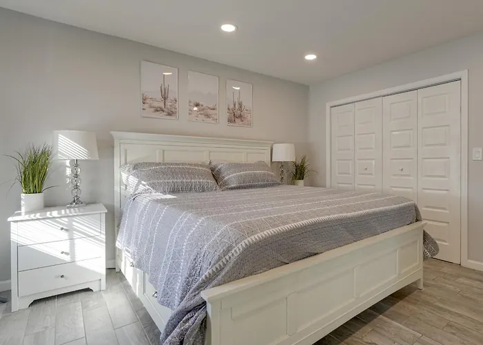 Apartment 2 Mi To Old Town Scottsdale: Sleek *