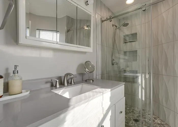 Apartment 2 Mi To Old Town Scottsdale: Sleek *